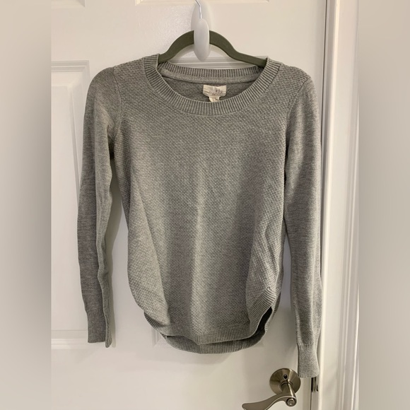 SHRINKING VIOLET • Grey Pullover Sweater - Picture 2 of 8